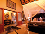 Wb luxurysuitebedroom 1