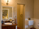 Kirkmans-kamp-bathroom-1